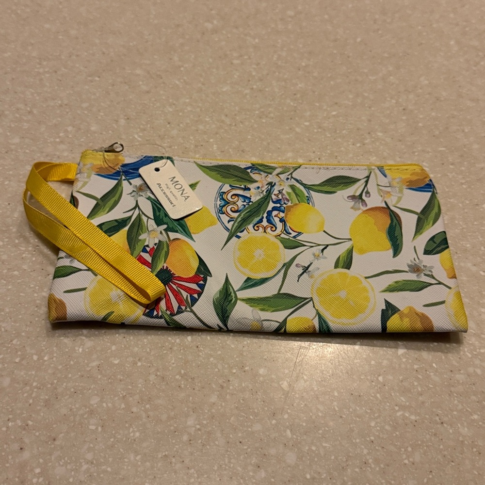 NWT Lemon Print Makeup Bag Everyday Multipurpose Travel Zipper Pouch 8” x 4.5”